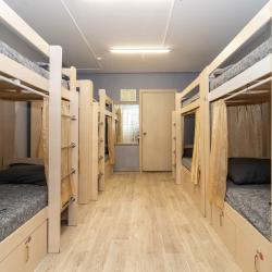 Кровать в 8-местном общем номере