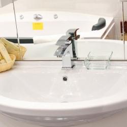 Номер люкс с 1 двуспальной кроватью №210