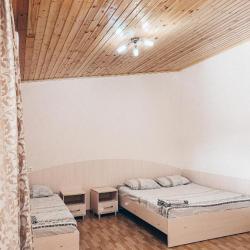 Номер стандарт с 1 односпальной и 1 двуспальной кроватью