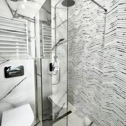 Номер комфорт с 1 двуспальной кроватью, доп. местами и балконом