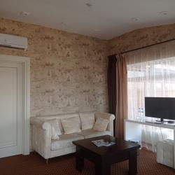 Номер полулюкс с 1 двуспальной кроватью