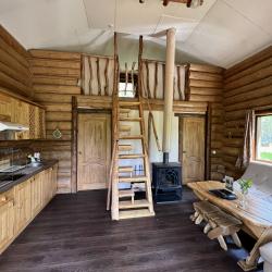 Коттедж премиум с 3 двуспальными кроватями