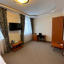 Номер люкс с 1 двуспальной кроватью #8