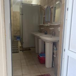 Кровать в мужском 8-местном номере (удобства на этаже)