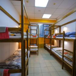 Кровать в общем номере с 5 двухъярусными кроватями (удобства на этаже)