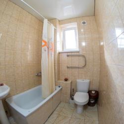 Комната стандарт с 4 односпальными и 1 двуспальной кроватью (мансарда)