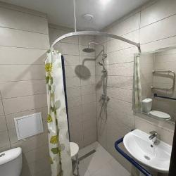 Номер стандарт с 2 односпальными кроватями для людей с ограниченными возможностями