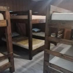 Кровать в 8-местной женской комнате