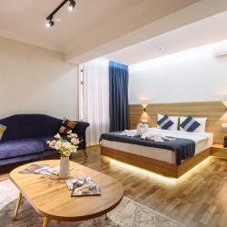 Номер люкс с двуспальной кроватью