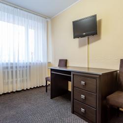 2-местный 2-комнатный номер делюкс комфорт с 1 двуспальной кроватью