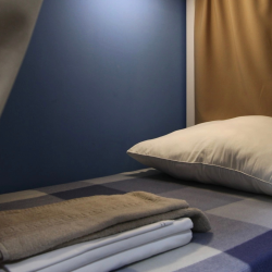 Кровать в 8-местном общем номере