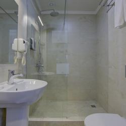 Номер стандарт с 1 двуспальной кроватью