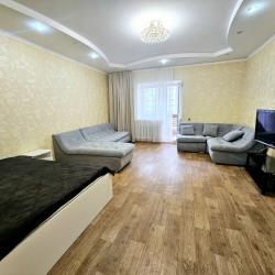 Фото Апартаменты на улице Адоратского 1