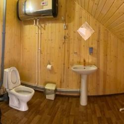 Номер стандарт с 1 двуспальной кроватью и кресло-кроватью (мансарда)