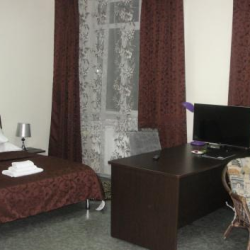 Номер улучшенный стандарт с 1 двуспальной кроватью (2 этаж)