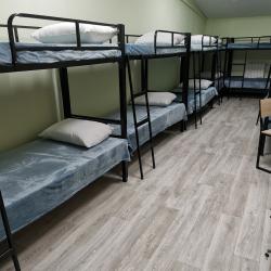 Кровать в 12-местном общем женском номере Сарма