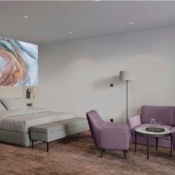 Номер полулюкс с 1 двуспальной кроватью (с балконом и видом на бухту)