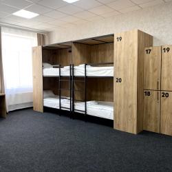 Кровать в 12-местном общем номере