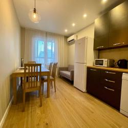 Фото Отель Новая квартира с кроватью возле панорамного окна, высокий этаж