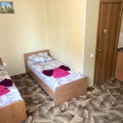 2-комнатная комната улучшенная с 4 односпальными кроватями