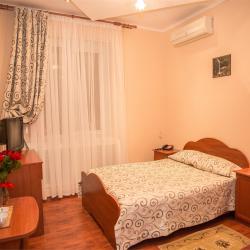 Номер стандарт с 1 двуспальной кроватью