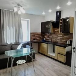 2-комнатные апартаменты студия Двухкомнатный с кухней в отдельно стоящем корпусе с 2 односпальными кроватями
