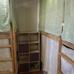 Кровать в 6-местном общем женском номере