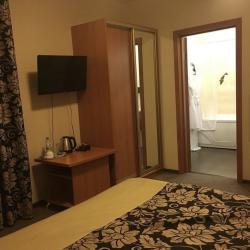 Номер полулюкс с 1 двуспальной кроватью #9