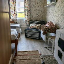 Комната эконом с 2 односпальными кроватями и дополнительным местом