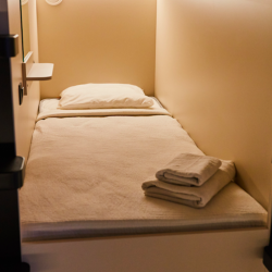 Deep Capsule Hotel (Дип) — d824de3691eb2f105d6efced2d47f6bd
