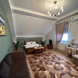 Комната стандарт с 1 двуспальной кроватью (с завтраком, мансарда)