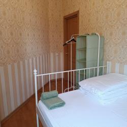 Комната эконом с 1 двуспальной кроватью и балконом (удобства на этаже)