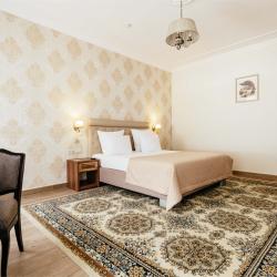 2-комнатный номер люкс с джакузи без балкона (главный корпус)