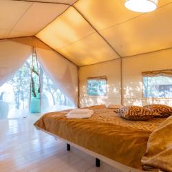 Сафари тент с 1 двуспальной кроватью