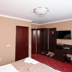 Номер стандарт улучшенный с 1 двуспальной кроватью (с завтраком)