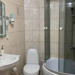 Номер стандарт с 1 двуспальной кроватью (с завтраком)