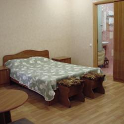 Номер стандарт семейный с 2 односпальными и 1 двуспальной кроватью