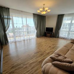 Фото Отель Просторная трехкомнатная квартира с видом на море!