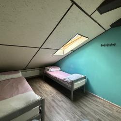 Номер эконом с 2 односпальными кроватями (мансарда)