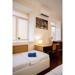 Кровать в 12-местном общем мужском номере (удобства на этаже)