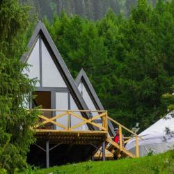 Фото Отель Zhyluu Suu Karakol Resort (Жылуу Суу Резорт)