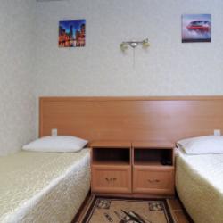 Номер стандарт с 2 односпальными кроватями (с завтраком)