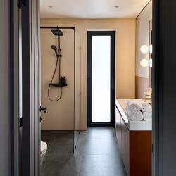 8-местный коттедж улучшенный с общей террасой и видом на озеро