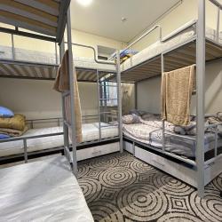 Кровать в 6-местном общем номере