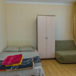 Комната стандарт с 1 двуспальной кроватью и диваном