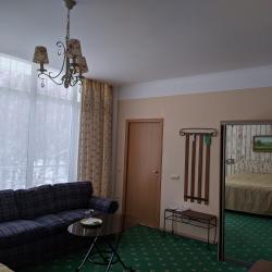 Номер стандарт улучшенный с 1 двуспальной кроватью c балконом