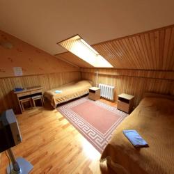Номер эконом с 2 односпальными кроватями (мансарда)