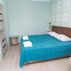 Комната стандарт с 1 двуспальной кроватью и диваном