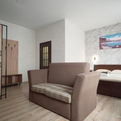 2-местный номер стандарт улучшенный с 1 двуспальной кроватью