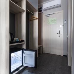 Номер стандарт с 2 односпальными кроватями и креслом-кроватью
